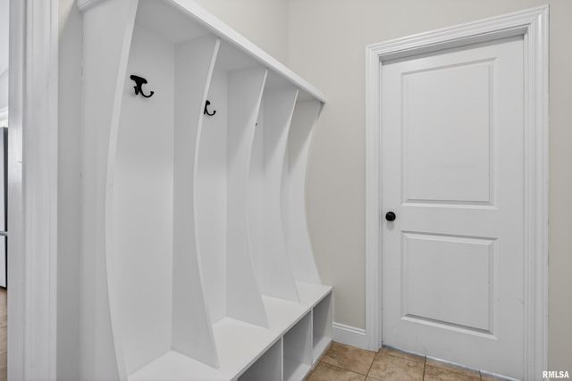 6 Blackstone Court, Le Claire, IA 52753