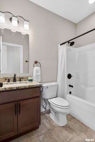 6 Blackstone Court, Le Claire, IA 52753