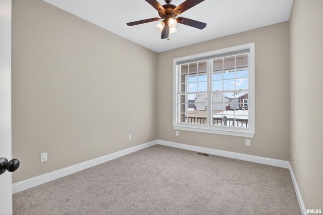 6 Blackstone Court, Le Claire, IA 52753