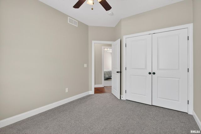 6 Blackstone Court, Le Claire, IA 52753