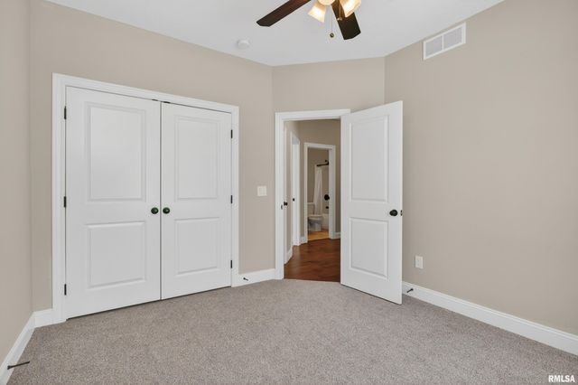 6 Blackstone Court, Le Claire, IA 52753