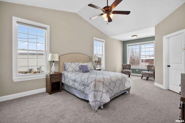 6 Blackstone Court, Le Claire, IA 52753