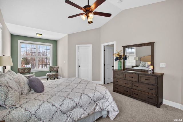 6 Blackstone Court, Le Claire, IA 52753