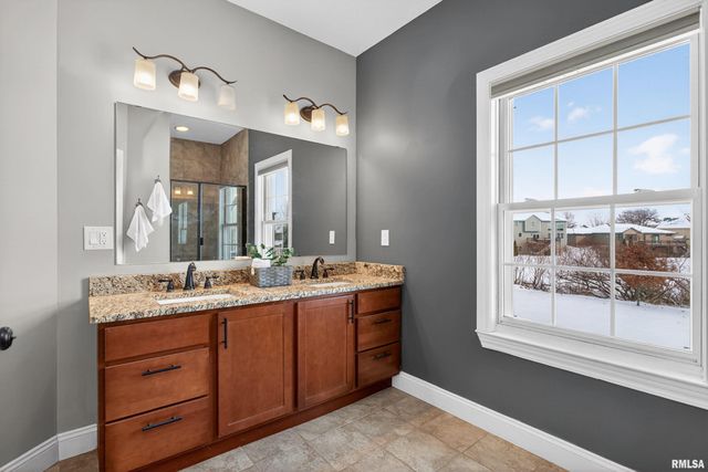 6 Blackstone Court, Le Claire, IA 52753