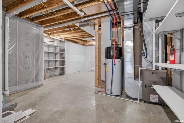 6 Blackstone Court, Le Claire, IA 52753