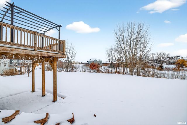 6 Blackstone Court, Le Claire, IA 52753