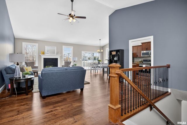 6 Blackstone Court, Le Claire, IA 52753