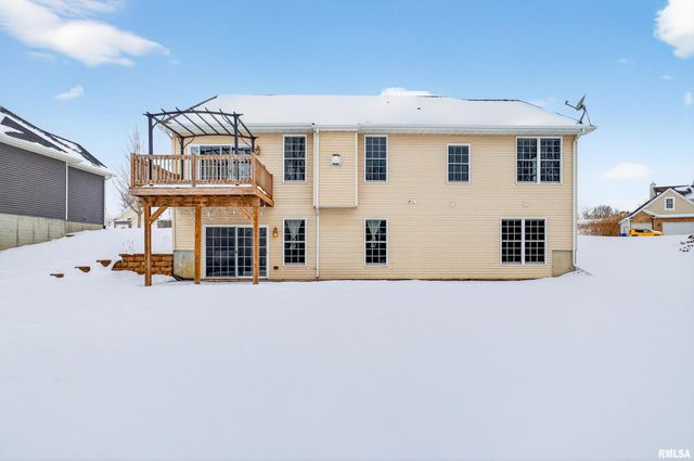 6 Blackstone Court, Le Claire, IA 52753