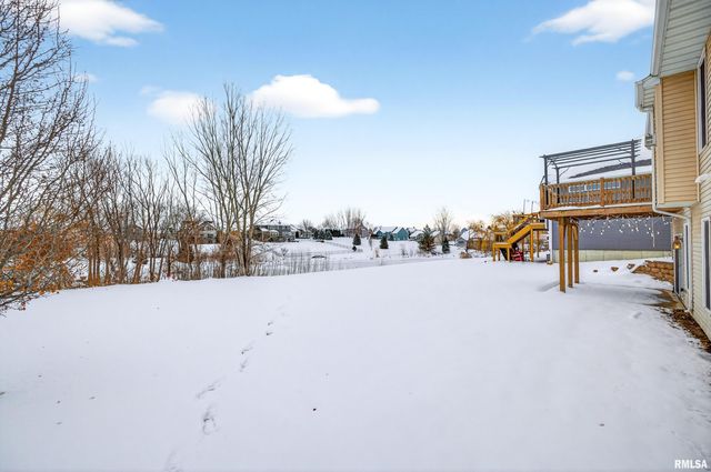 6 Blackstone Court, Le Claire, IA 52753