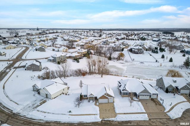 6 Blackstone Court, Le Claire, IA 52753