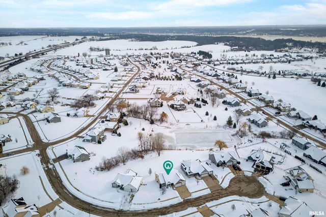 6 Blackstone Court, Le Claire, IA 52753