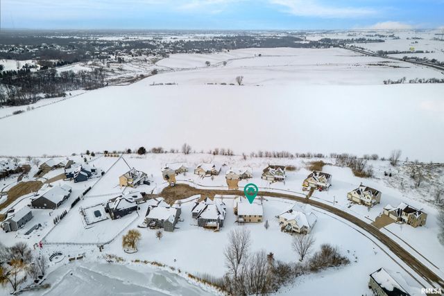 6 Blackstone Court, Le Claire, IA 52753