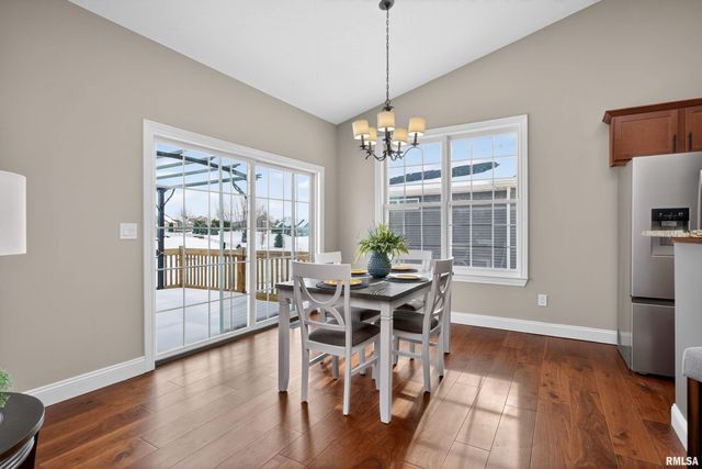 6 Blackstone Court, Le Claire, IA 52753