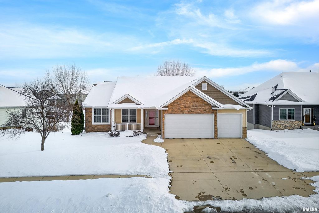 6 Blackstone Court, Le Claire, IA 52753