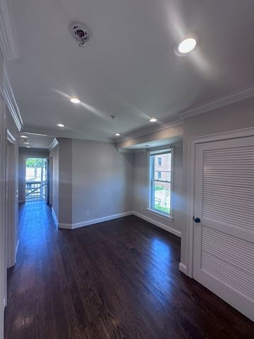 39 W Walnut Park 3, Boston, MA 02119