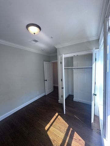 39 W Walnut Park 3, Boston, MA 02119