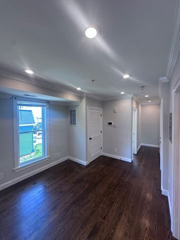 39 W Walnut Park 3, Boston, MA 02119