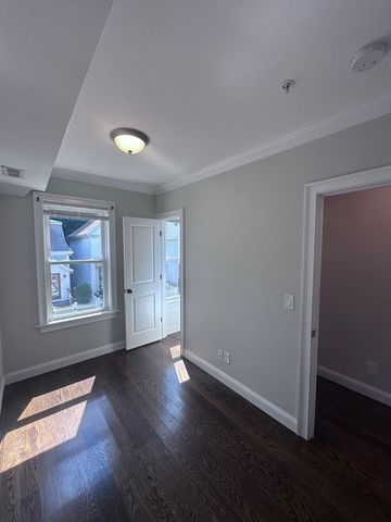39 W Walnut Park 3, Boston, MA 02119