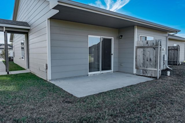 8104-8106 E 34th Ct S, Wichita, KS 67210