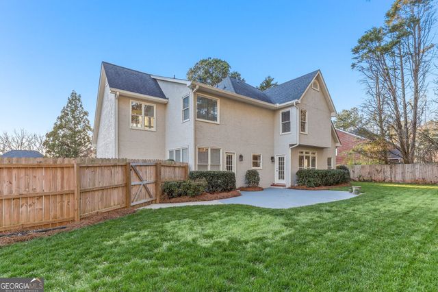 711 Chattahoochee Place, Gainesville, GA 30506