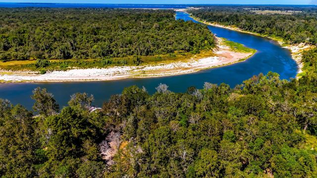 614 River Lakes Rd, Goodrich, TX 77335