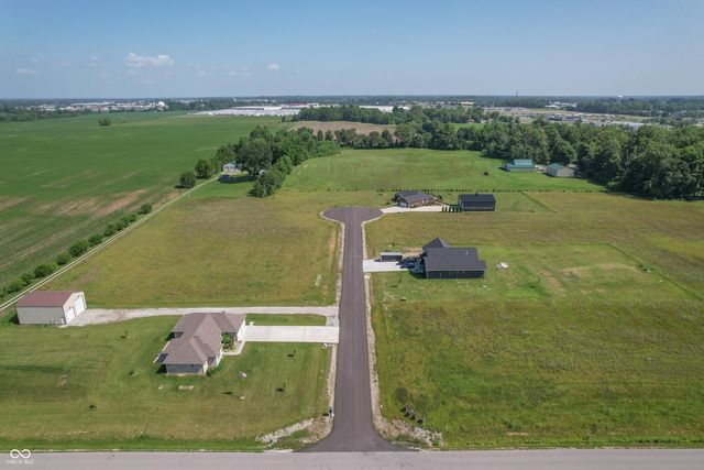 10413 Emerald Court N, Seymour, IN 47274