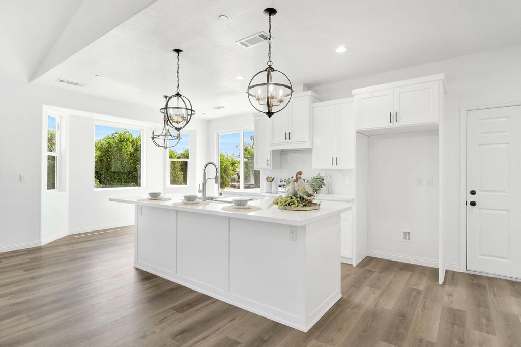Image 12 of property listing at 41640 Road 120, Orosi, CA 93647