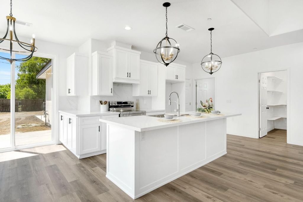 Image 13 of property listing at 41640 Road 120, Orosi, CA 93647