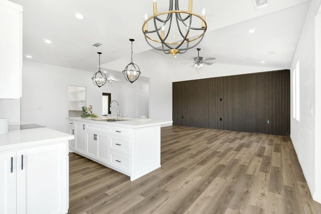 Image 15 of property listing at 41640 Road 120, Orosi, CA 93647