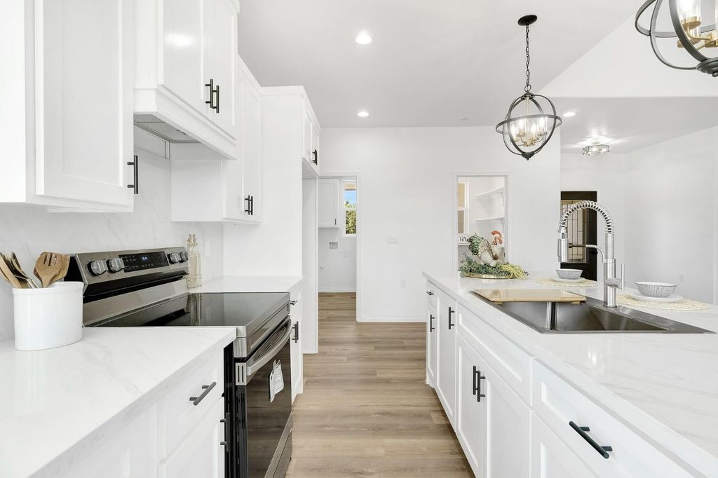 Image 16 of property listing at 41640 Road 120, Orosi, CA 93647