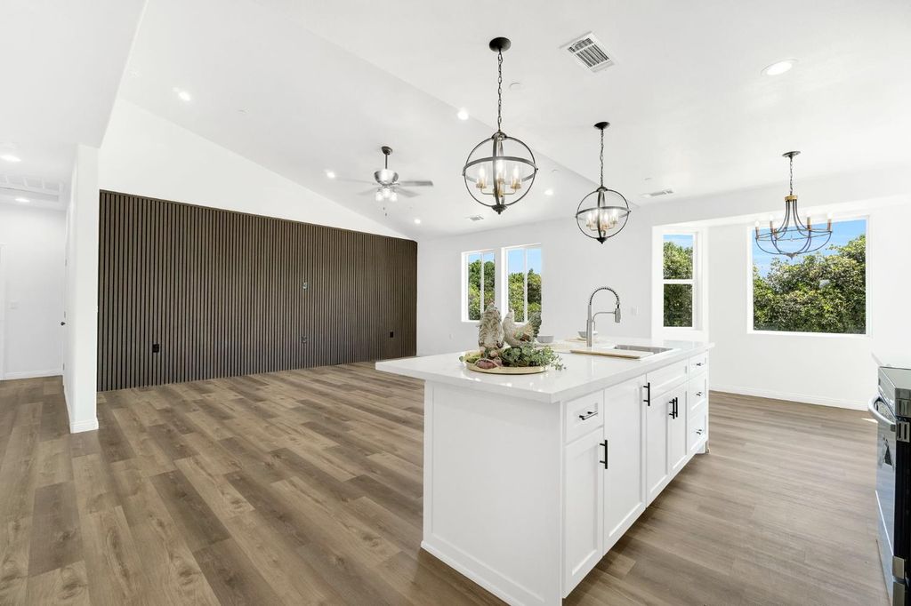 Image 18 of property listing at 41640 Road 120, Orosi, CA 93647
