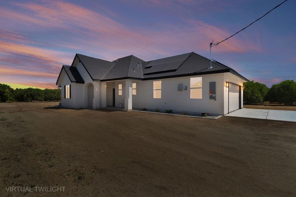 Image 2 of property listing at 41640 Road 120, Orosi, CA 93647