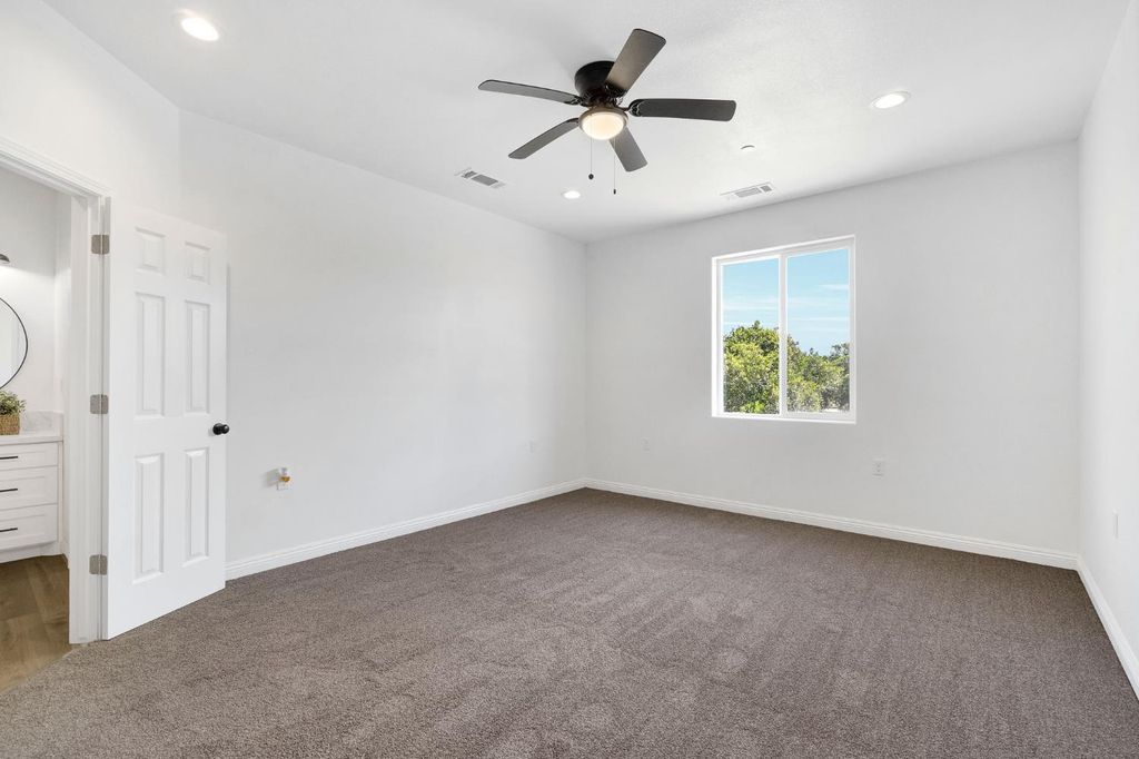 Image 26 of property listing at 41640 Road 120, Orosi, CA 93647