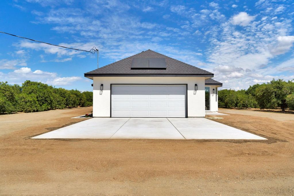 Image 32 of property listing at 41640 Road 120, Orosi, CA 93647