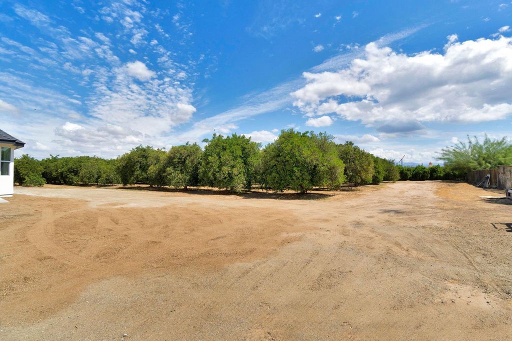 Image 33 of property listing at 41640 Road 120, Orosi, CA 93647