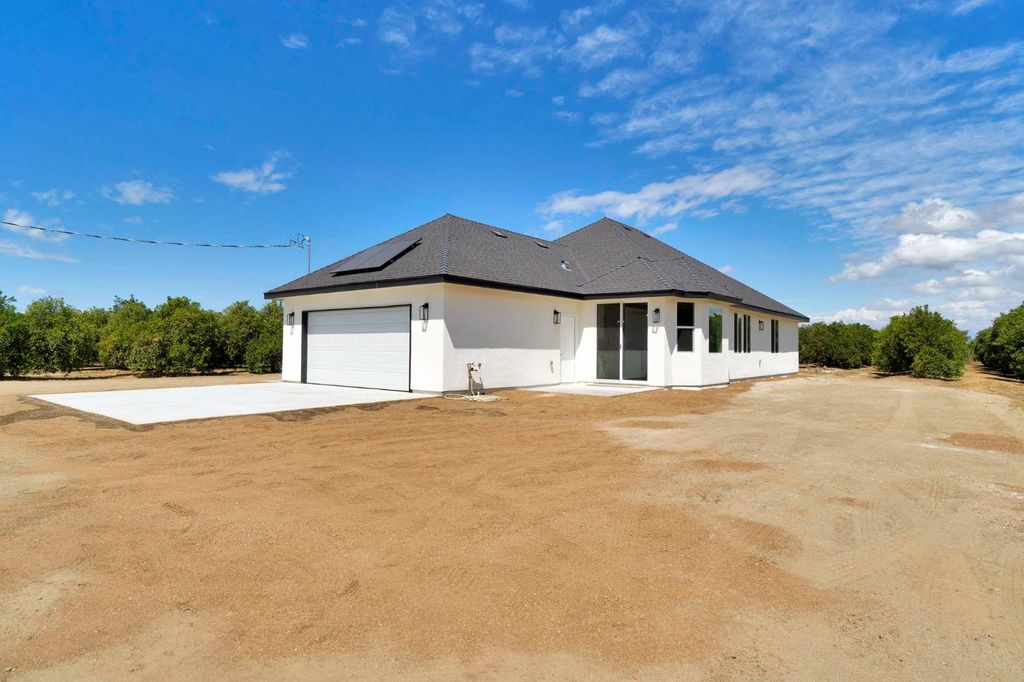 Image 34 of property listing at 41640 Road 120, Orosi, CA 93647
