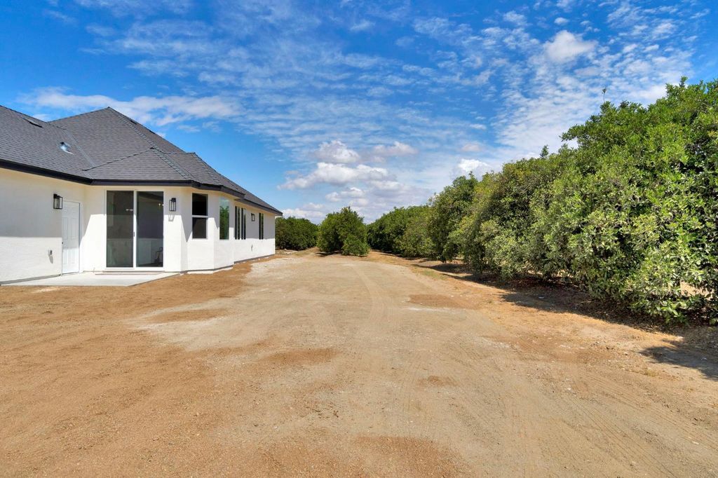 Image 35 of property listing at 41640 Road 120, Orosi, CA 93647