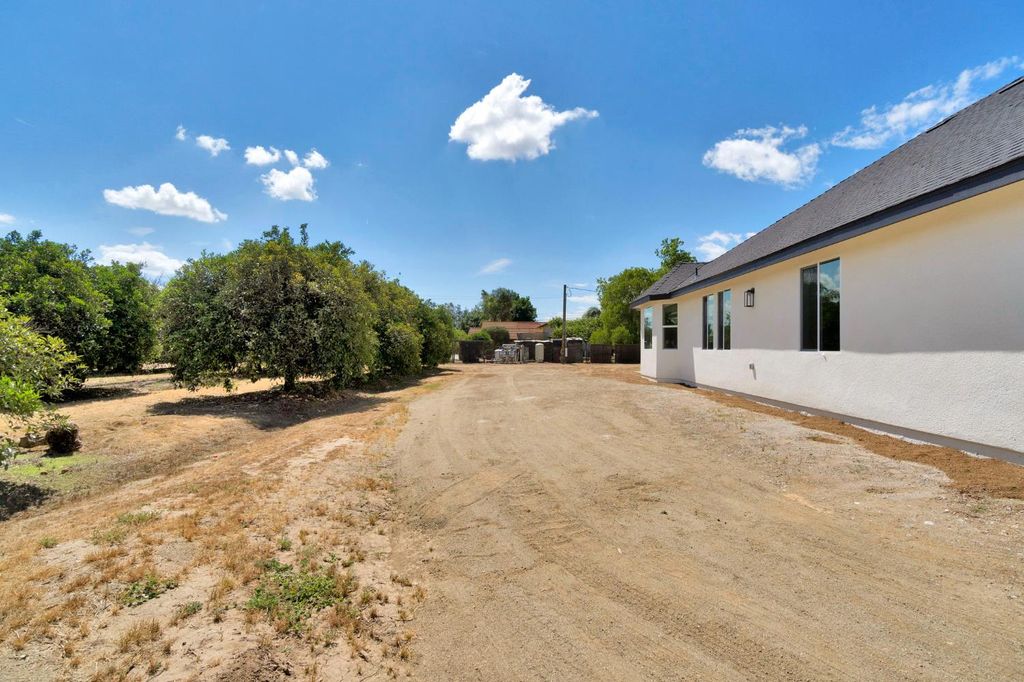 Image 36 of property listing at 41640 Road 120, Orosi, CA 93647