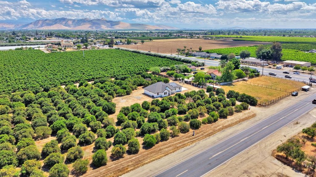 Image 38 of property listing at 41640 Road 120, Orosi, CA 93647