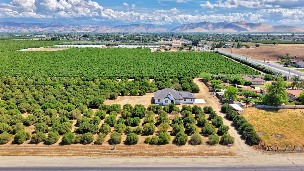 Image 39 of property listing at 41640 Road 120, Orosi, CA 93647
