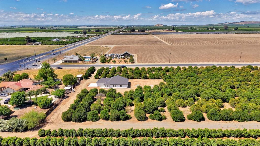 Image 46 of property listing at 41640 Road 120, Orosi, CA 93647