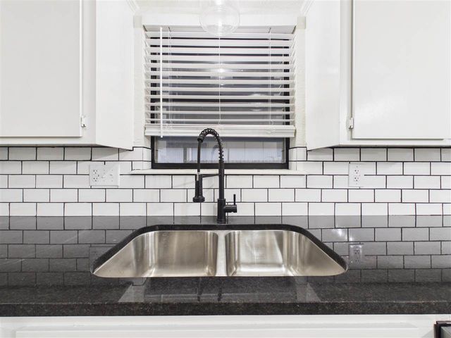 1129 NW Maple Ave, Lawton, OK 73507