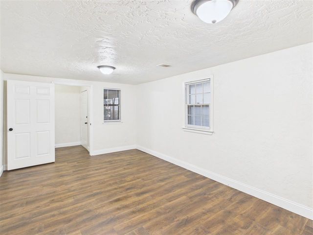 1129 NW Maple Ave, Lawton, OK 73507