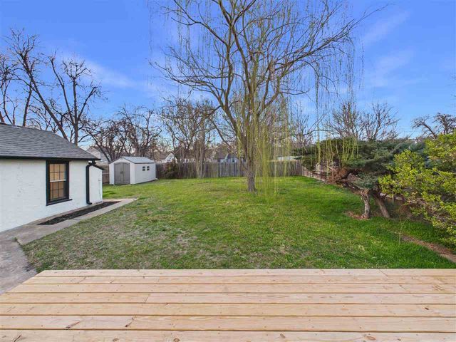 1129 NW Maple Ave, Lawton, OK 73507