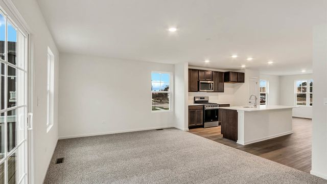 401 Lakeshore Court, St. Charles, IL 60174