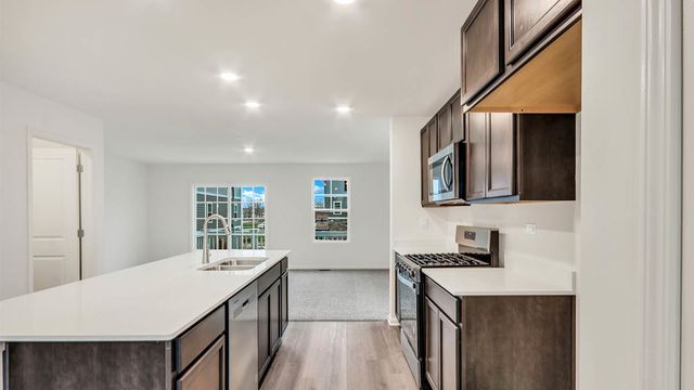 401 Lakeshore Court, St. Charles, IL 60174