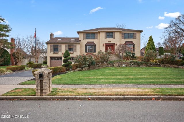 41 Thomas Drive, Manalapan, NJ 07726