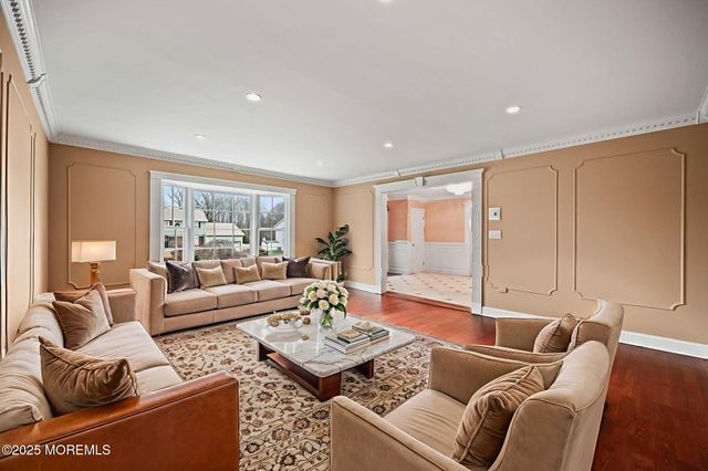 41 Thomas Drive, Manalapan, NJ 07726