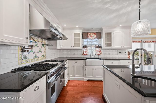 41 Thomas Drive, Manalapan, NJ 07726