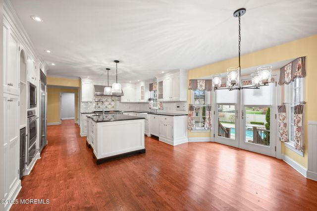 41 Thomas Drive, Manalapan, NJ 07726